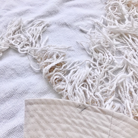 ✨SOLD✨ Wide Rimmed Bucket Hat 💕💕 - Picture 4 of 4